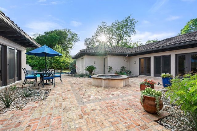 300 Bent Tree CT, West Lake Hills, TX 78746