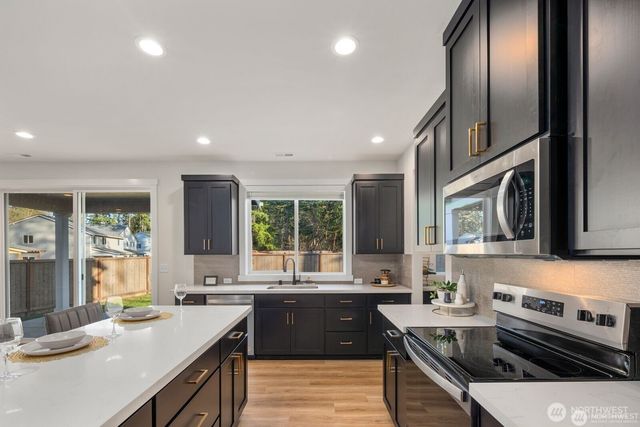 1409 60th Avenue NE, Tacoma, WA 98422