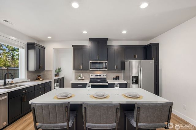 1409 60th Avenue NE, Tacoma, WA 98422