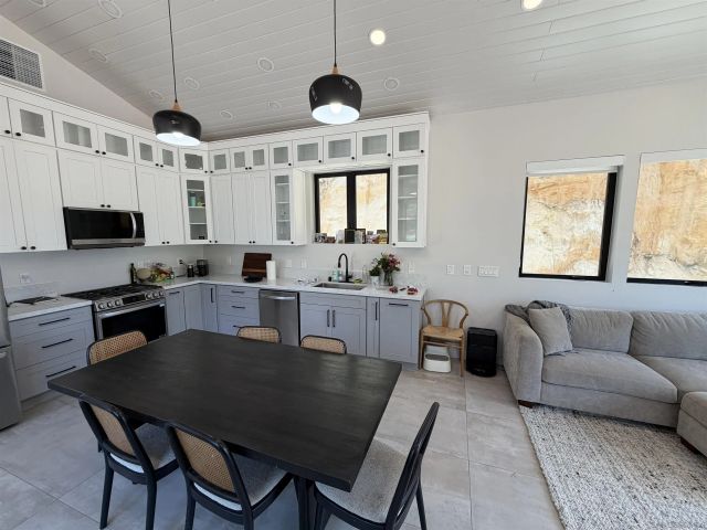 341 Hidden Pines Rd, Del Mar, CA 92014