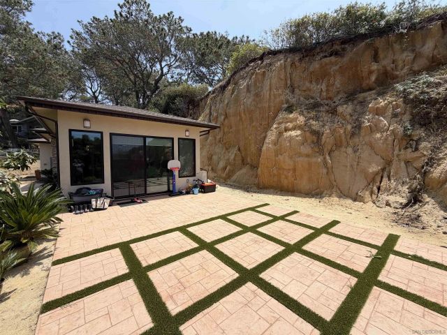 341 Hidden Pines Rd, Del Mar, CA 92014
