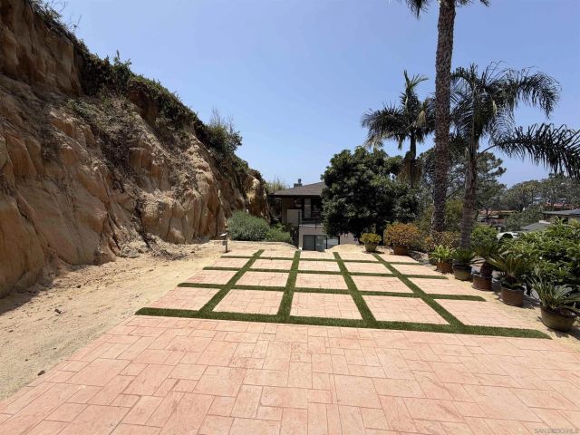 341 Hidden Pines Rd, Del Mar, CA 92014