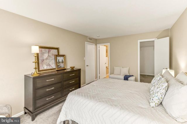 302-B WHARTON RD, Mount Laurel, NJ 08054