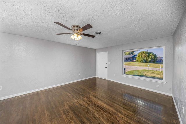 1707 NW 44th St, Lawton, OK 73505