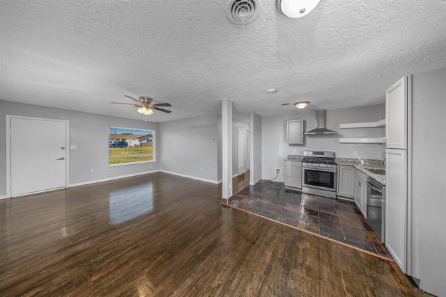 1707 NW 44th St, Lawton, OK 73505