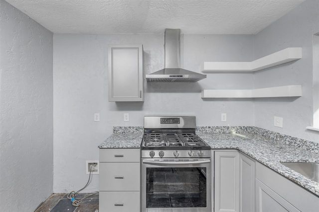 1707 NW 44th St, Lawton, OK 73505