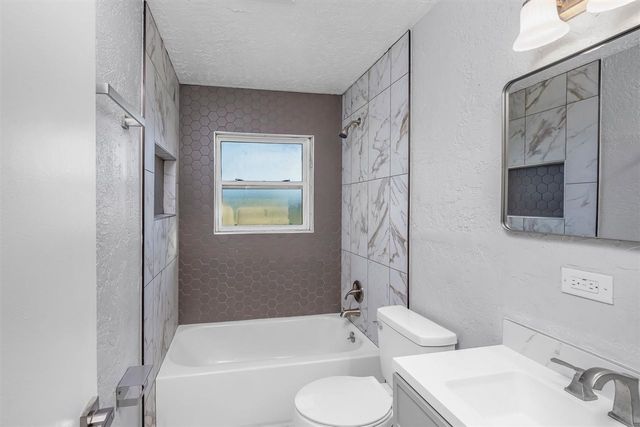 1707 NW 44th St, Lawton, OK 73505