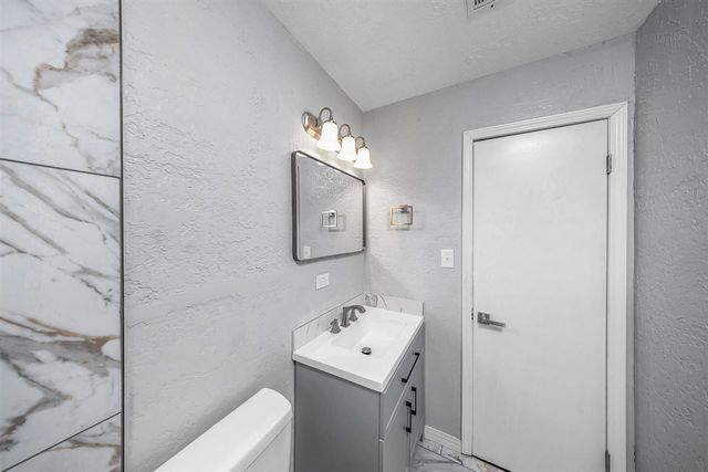 1707 NW 44th St, Lawton, OK 73505