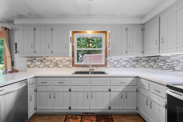 552 MENLO PARK ROAD, Green Bay, WI 54302