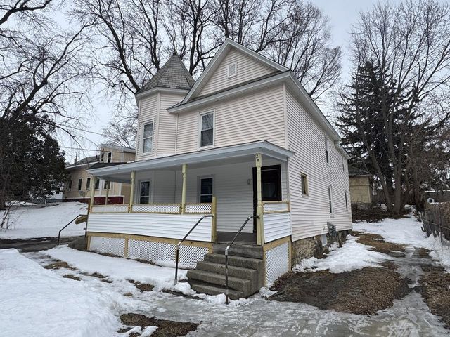 2 Champlain Place, Winooski, VT 05404