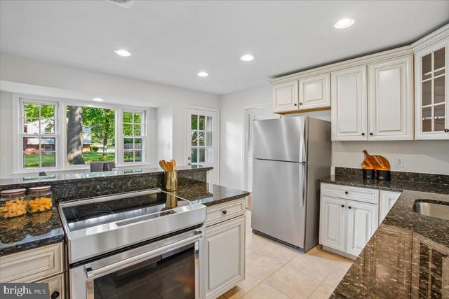8505 STABLE DR, Alexandria, VA 22308
