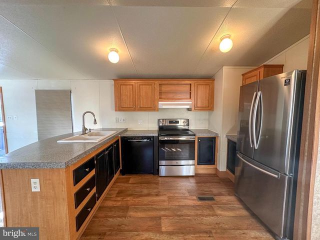 760 AZALEA LN, Gap, PA 17527