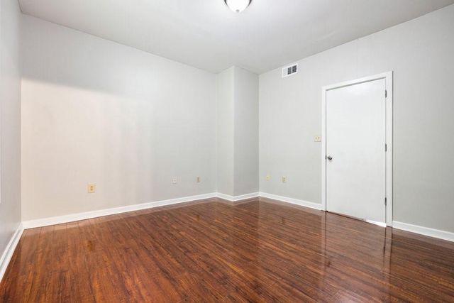 401 10th Street NW D215, Atlanta, GA 30318