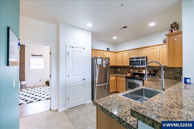 5967 Blue River Dr SE, Salem, OR 97306