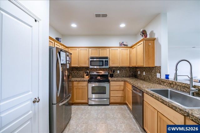 5967 Blue River Dr SE, Salem, OR 97306