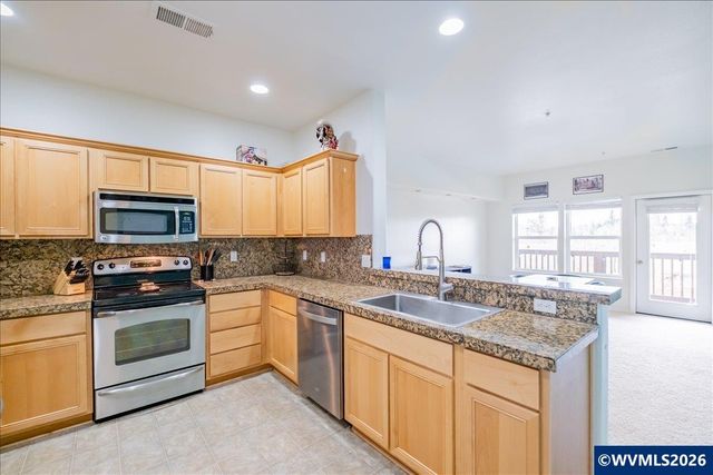 5967 Blue River Dr SE, Salem, OR 97306