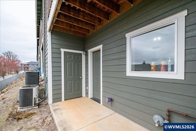 5967 Blue River Dr SE, Salem, OR 97306