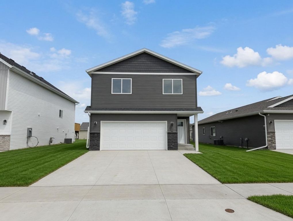 3734 33rd Street S, Moorhead, MN 56560