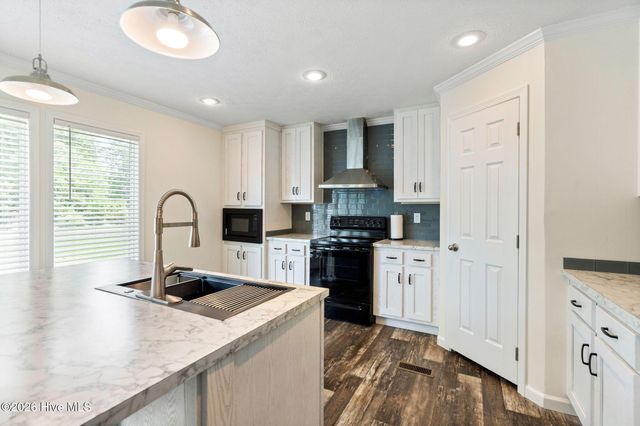 502 W Fremont Street, Burgaw, NC 28425