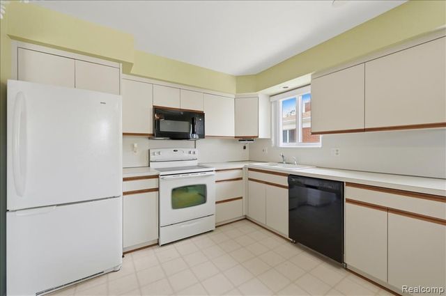 5918 N Lafayette Street, Dearborn Heights, MI 48127