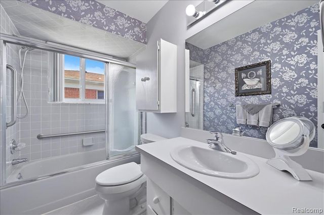5918 N Lafayette Street, Dearborn Heights, MI 48127