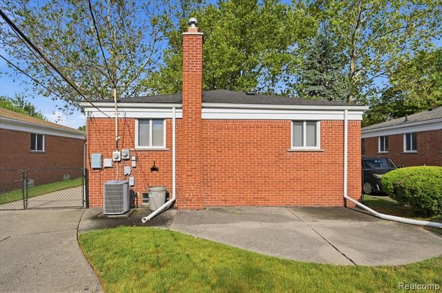 5918 N Lafayette Street, Dearborn Heights, MI 48127