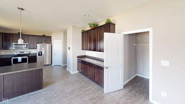 9122 Hemingway Drive, Indianapolis, IN 46239