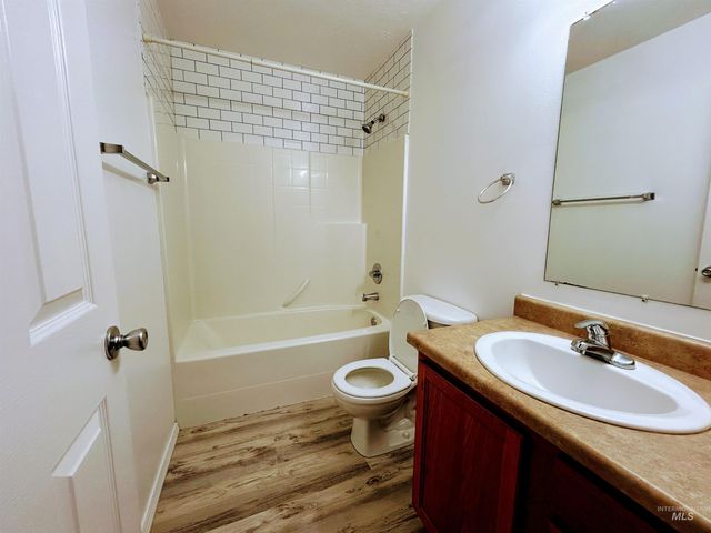 995 Nw Maggie Ct, Mountain Home, ID 83647