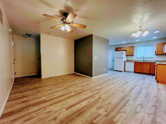 995 Nw Maggie Ct, Mountain Home, ID 83647