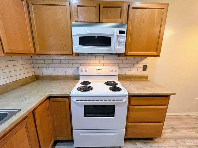 995 Nw Maggie Ct, Mountain Home, ID 83647