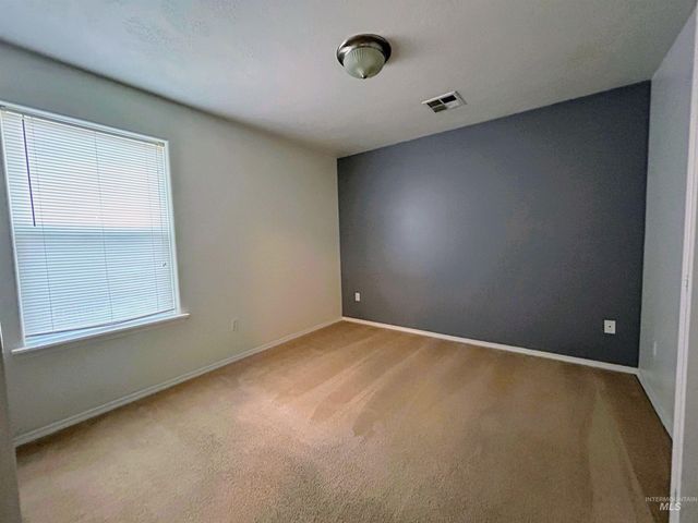 995 Nw Maggie Ct, Mountain Home, ID 83647