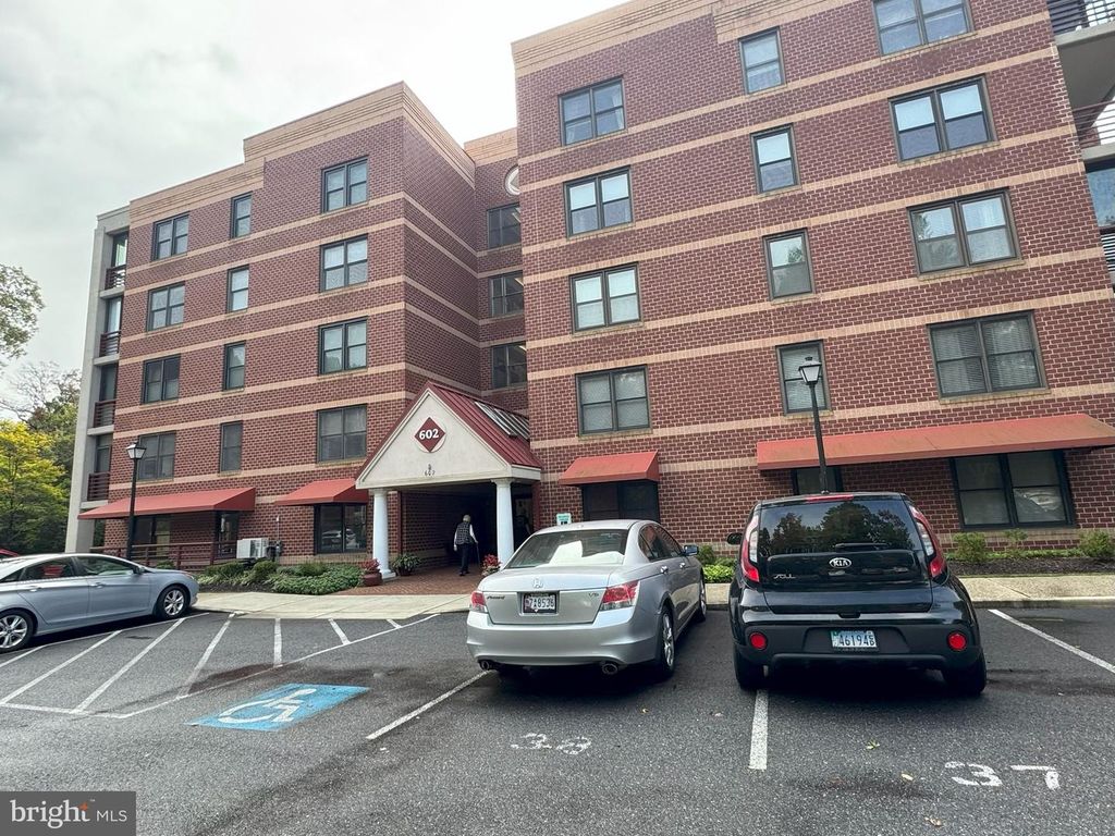 602 MCKINSEY PARK DR #406, Severna Park, MD 21146