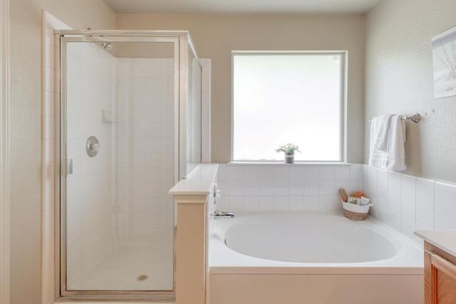 1303 Ridgewood DR, Leander, TX 78641