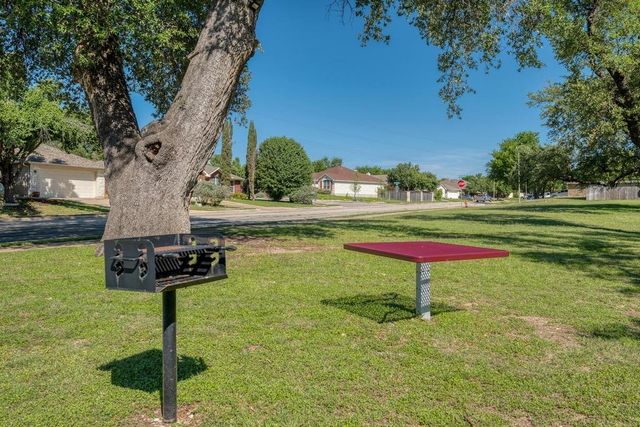 1303 Ridgewood DR, Leander, TX 78641