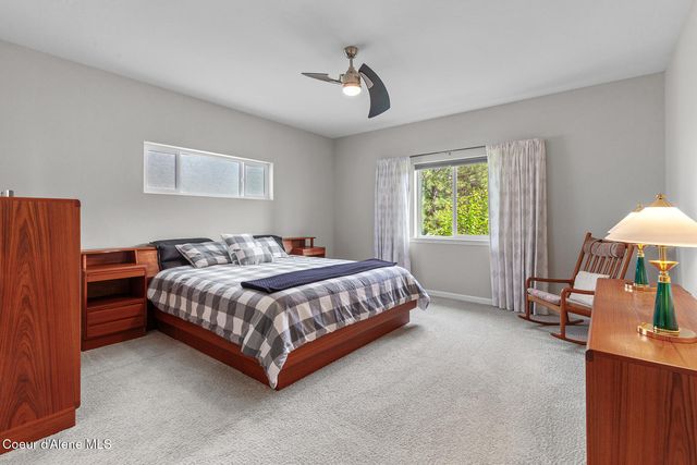 125 Golfview LN, Sandpoint, ID 83864
