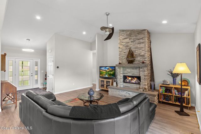125 Golfview LN, Sandpoint, ID 83864