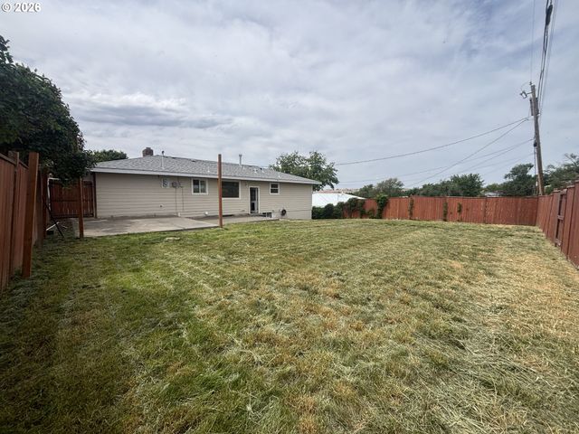 924 Sw 33RD St, Pendleton, OR 97801