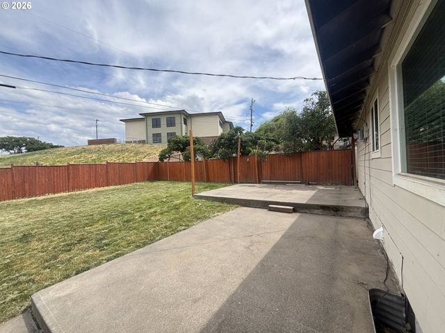 924 Sw 33RD St, Pendleton, OR 97801