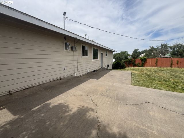 924 Sw 33RD St, Pendleton, OR 97801