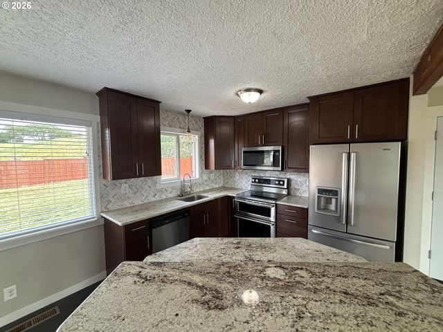 924 Sw 33RD St, Pendleton, OR 97801