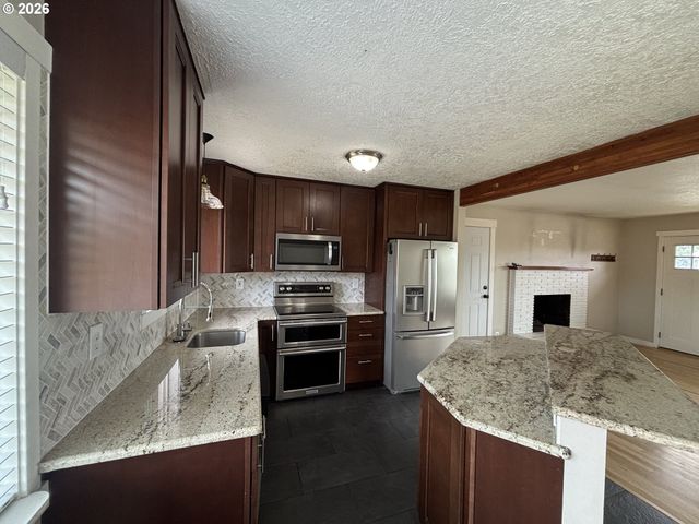 924 Sw 33RD St, Pendleton, OR 97801