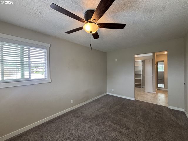 924 Sw 33RD St, Pendleton, OR 97801