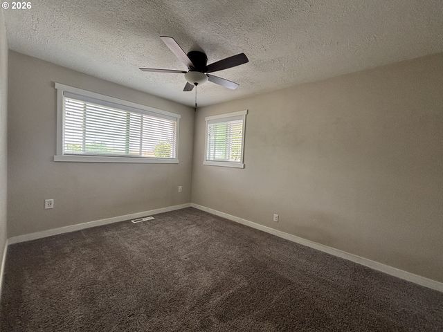 924 Sw 33RD St, Pendleton, OR 97801