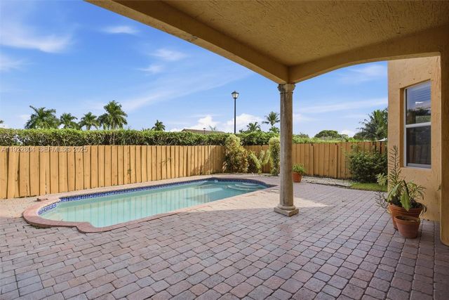 6541 SW 162nd Ct, Miami, FL 33193