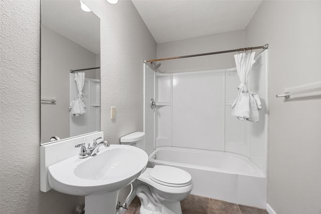 2200 W Rosedale Street S B, Fort Worth, TX 76110