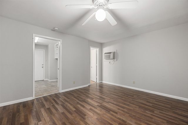 2200 W Rosedale Street S B, Fort Worth, TX 76110