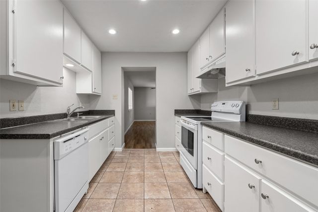 2200 W Rosedale Street S B, Fort Worth, TX 76110