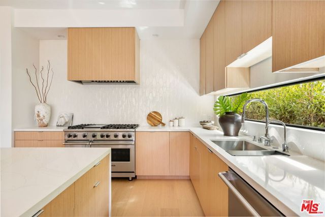 822 Superba Avenue, Venice (los Angeles), CA 90291