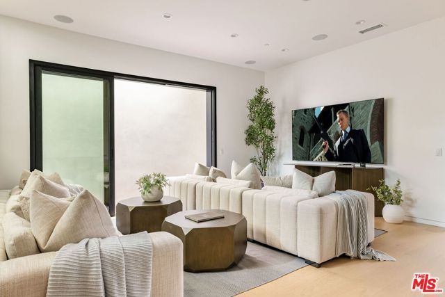 822 Superba Avenue, Venice (los Angeles), CA 90291