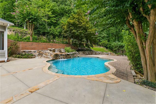 4992 Rebel Trail, Atlanta, GA 30327
